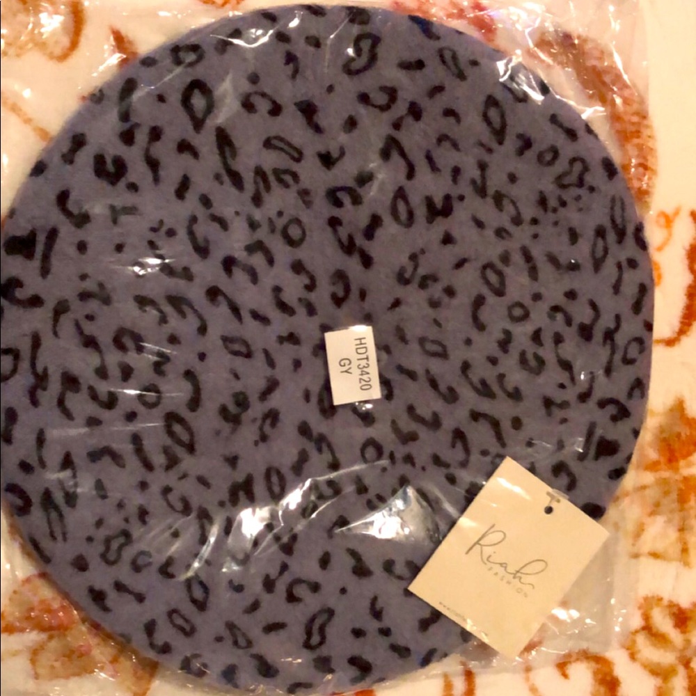 Brand New Leopard Print Beret Hat ❤️❤️🍁 - Picture 6 of 6
